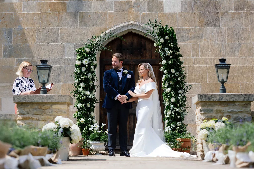 International wedding UK english officiant Eleanor Willock